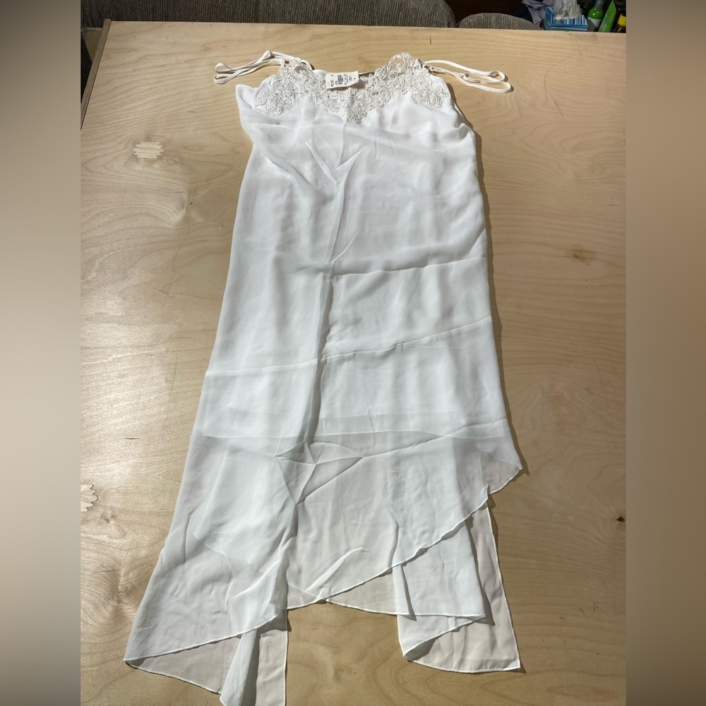 Cato Elegant White Sleeveless Lingerie with Lace Detail Large (HF)